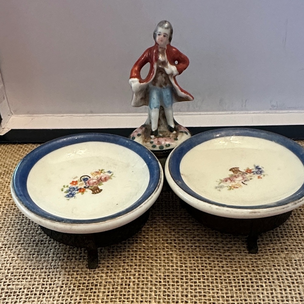 Vintage figurine with Noritake  22 kT gold dishes